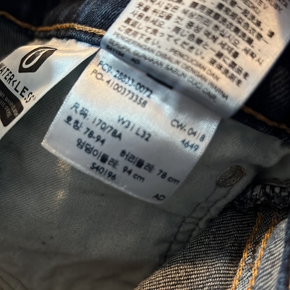 Levi cut off shorts size 31 waist - Picture 5 of 5